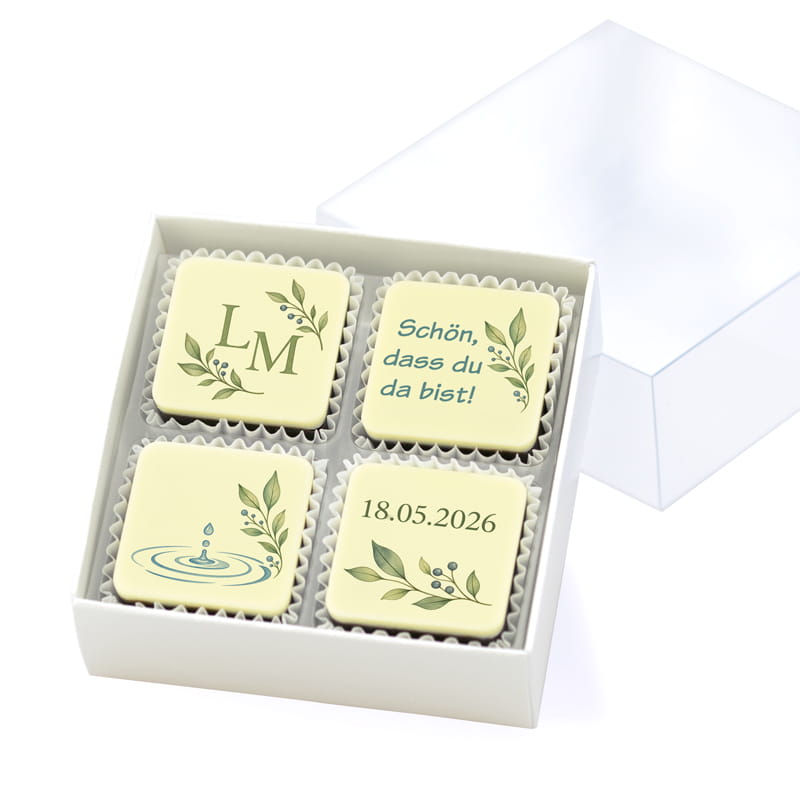 4er Fotopralinenbox zur Taufe mit bis zu 4 Motiven gestalten. Persönliches Gastgeschenk ab 5 Boxen. Jetzt Ihre Pralinenbox online gestalten.
